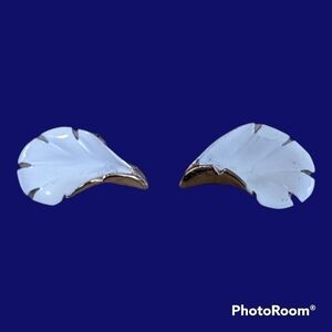 Pastelli vintage cream leaf clip back earrings